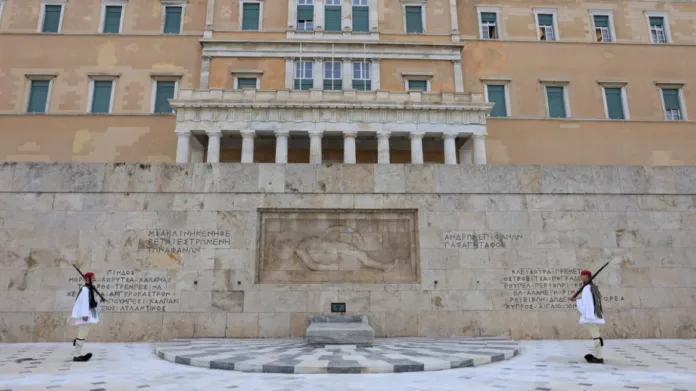 agnostos_stratiotis_maketa