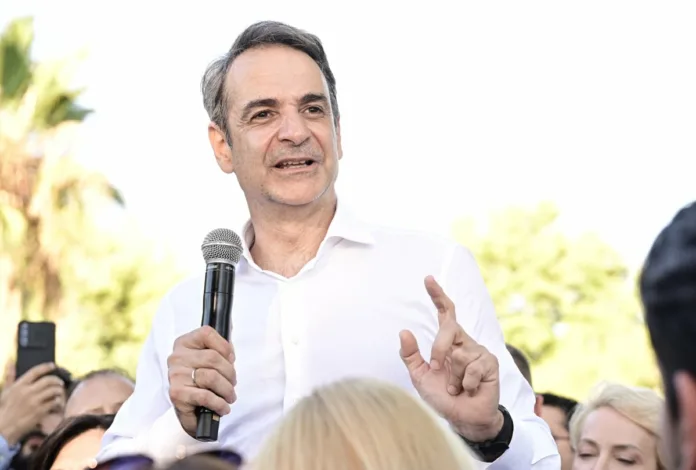 Μητσοτάκης κατά την επίσκεψη του στη Βόρεια Εύβοια