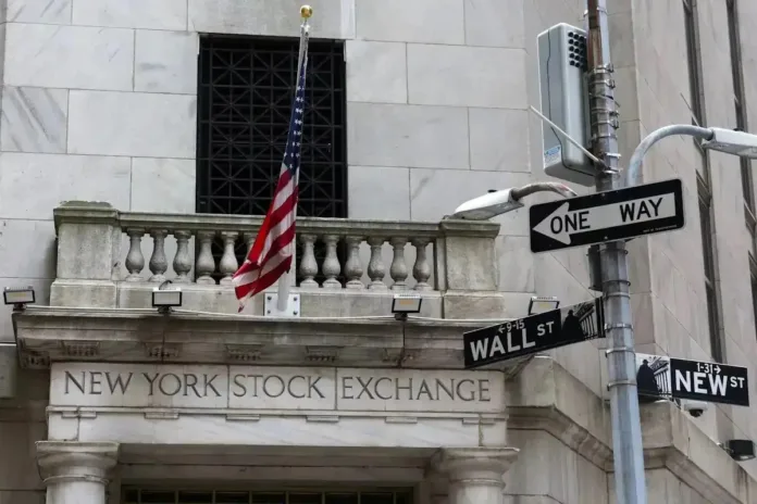 Wall Street με γραφήματα και δείκτες
