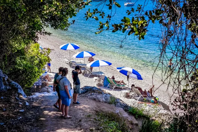 Καύσωνας στην Ελλάδα με θερμοκρασίες έως 42 βαθμούς