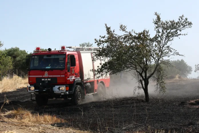 Πυροσβεστική σε δράση στη Σκύρο