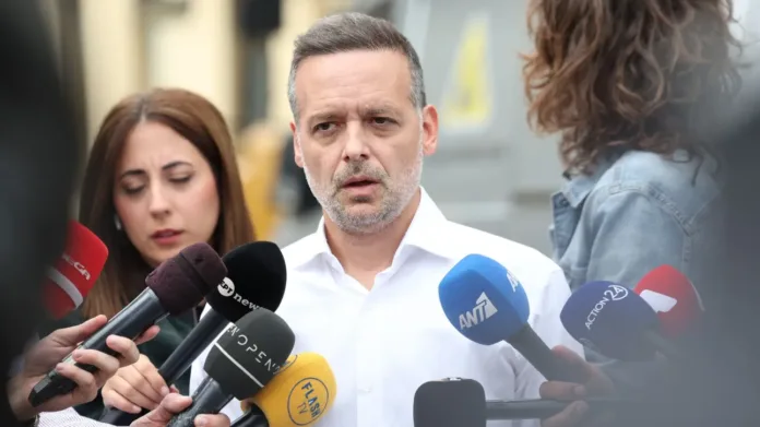 Σημείο έκρηξης στην Πλάκα με παρουσία συνεργείων