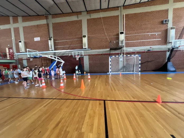 Παιδιά συμμετέχουν σε καλοκαιρινό camp του Δήμου Ηλιούπολης