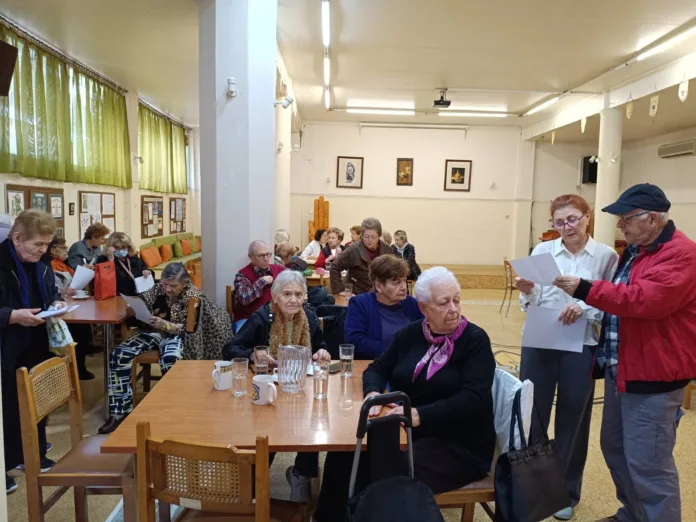 Μέλη ΚΑΠΗ Δήμου Βύρωνα σε ενημερωτική ομιλία για την υγεία