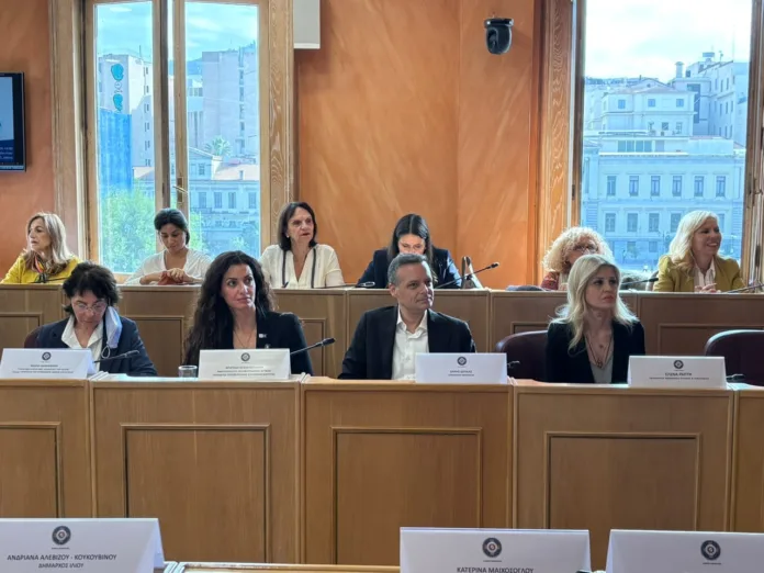 Αιρετές γυναίκες συζητούν στο Δημαρχείο Αθηνών για ισότητα