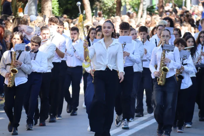 Παρέλαση 28ης Οκτωβρίου στον Άλιμο με μήνυμα ειρήνης